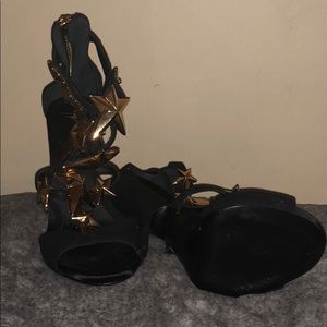 **AUTHENTIC*** 100% . Giuseppe’s size 6.5